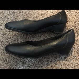 Women’s black wedges size 8
